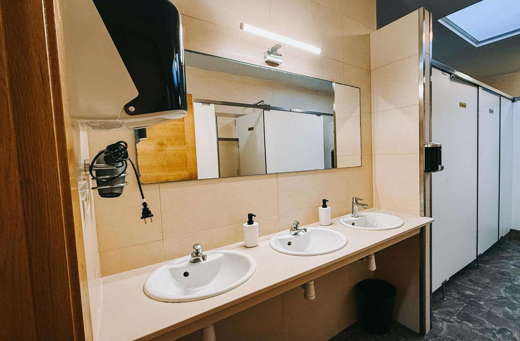 Albergue Lecer Sobrado Porta ภายนอก รูปภาพ